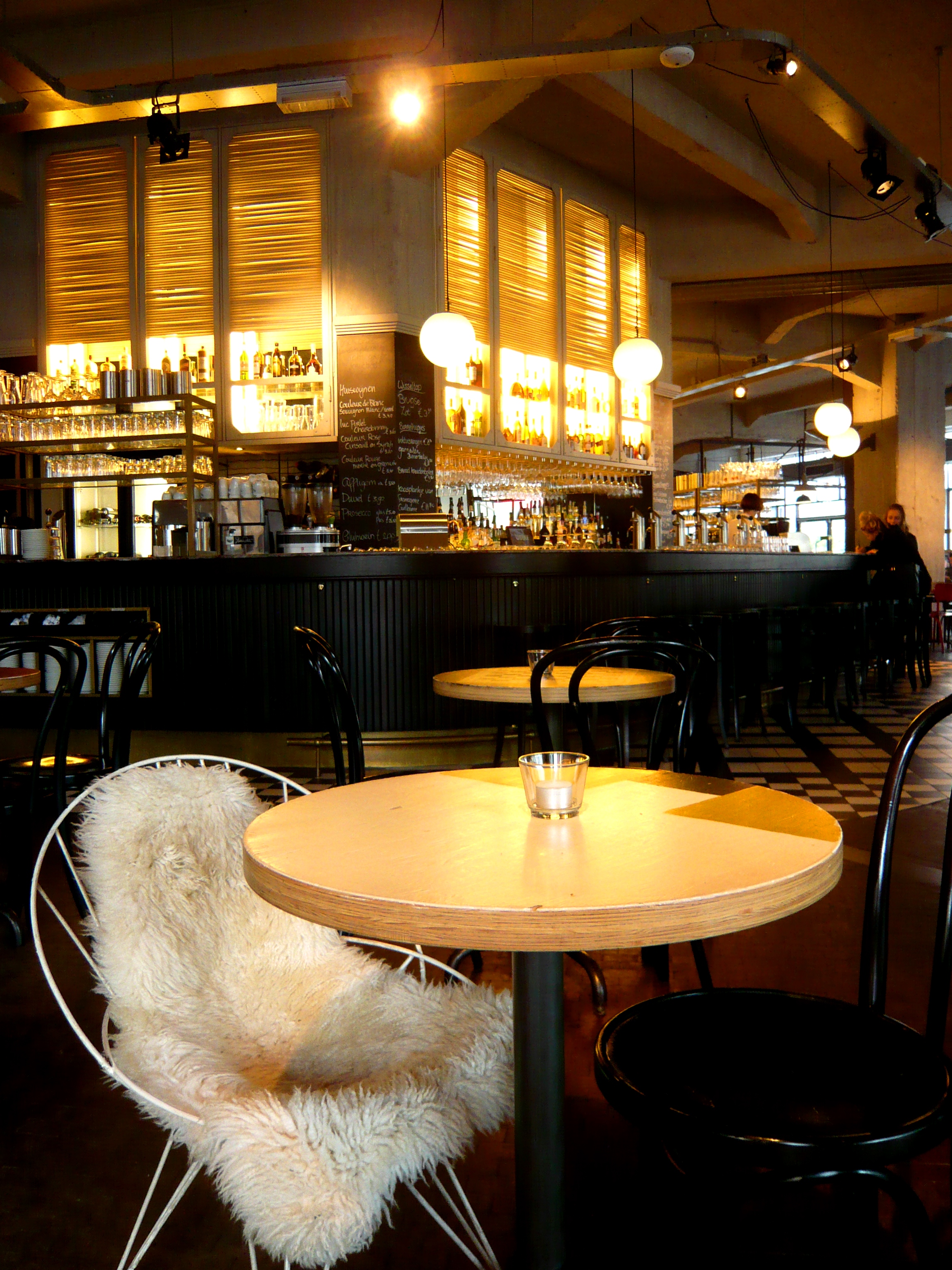 Lounge-Usine-lunch-coffee-Eindhoven-koffie-drinken-restaurant-dinner-hotspot