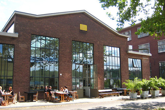 piet-hein-eek-strijp-r-eindhoven-design-restaurant-terrace-lunch-coffee