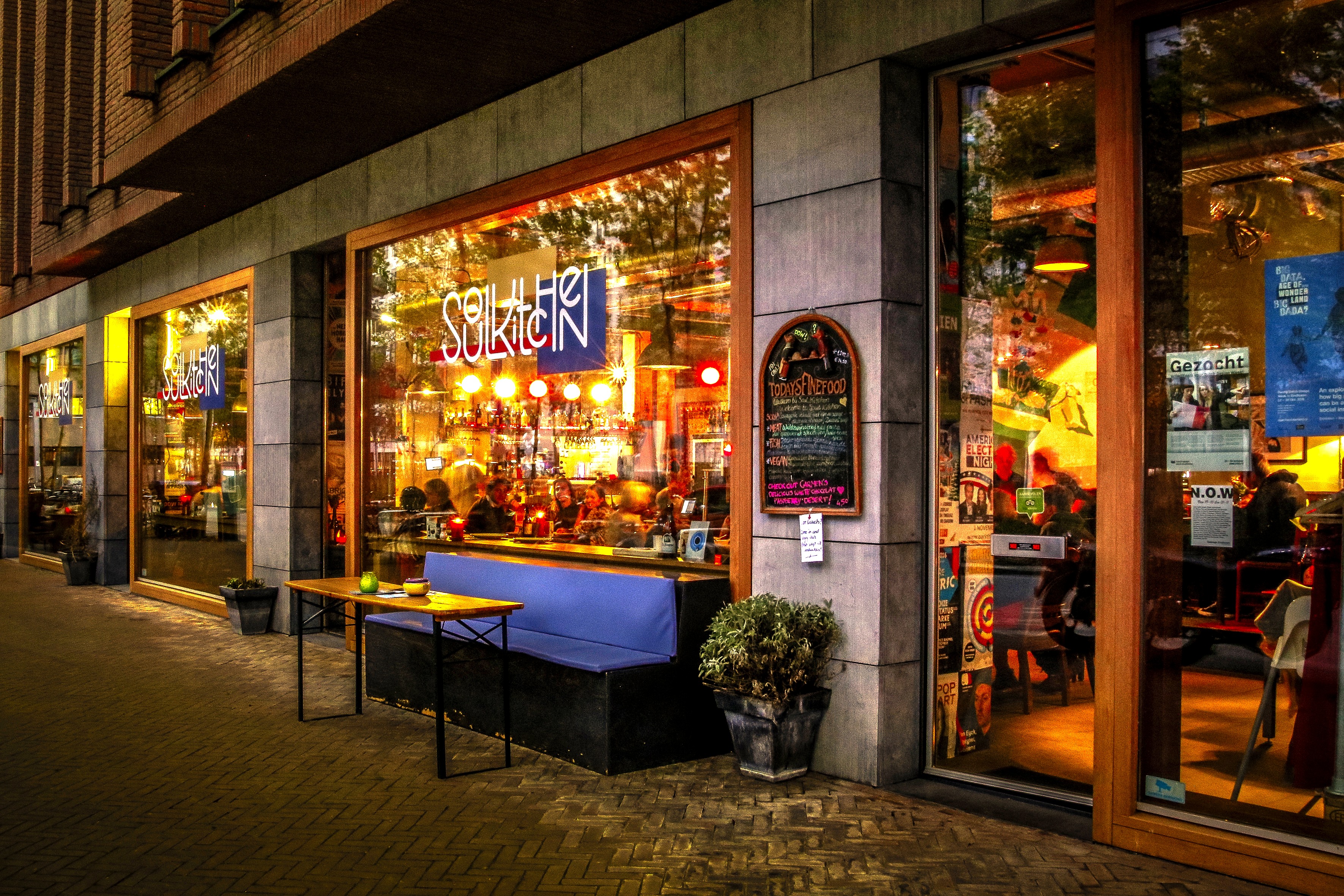 dinner-restaurant-food-hotspot-Eindhoven-strijp-S-Soul-Kitchen-drinks